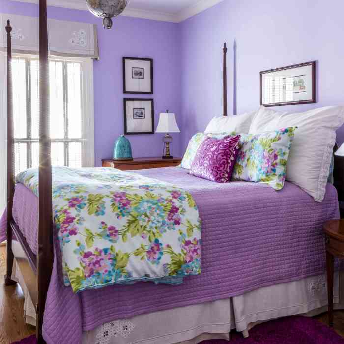 How to decorate a light purple room