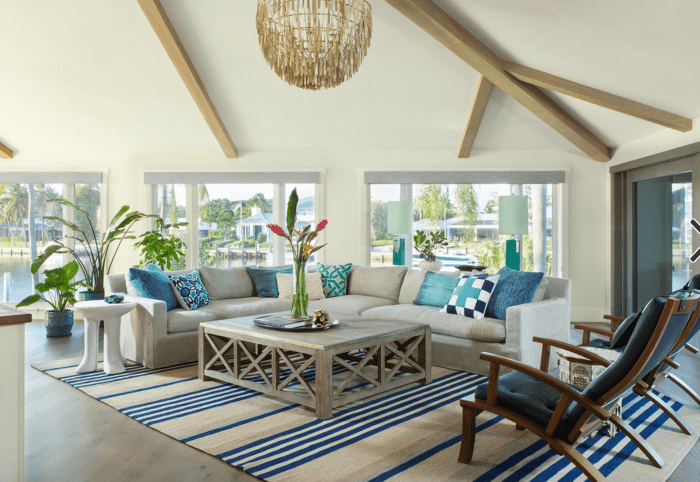 How to decorate a beach house living room