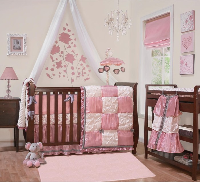 How to decorate my new born baby room