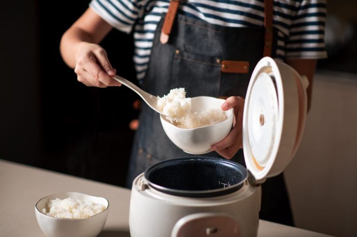 How to use pot-style rice cooker